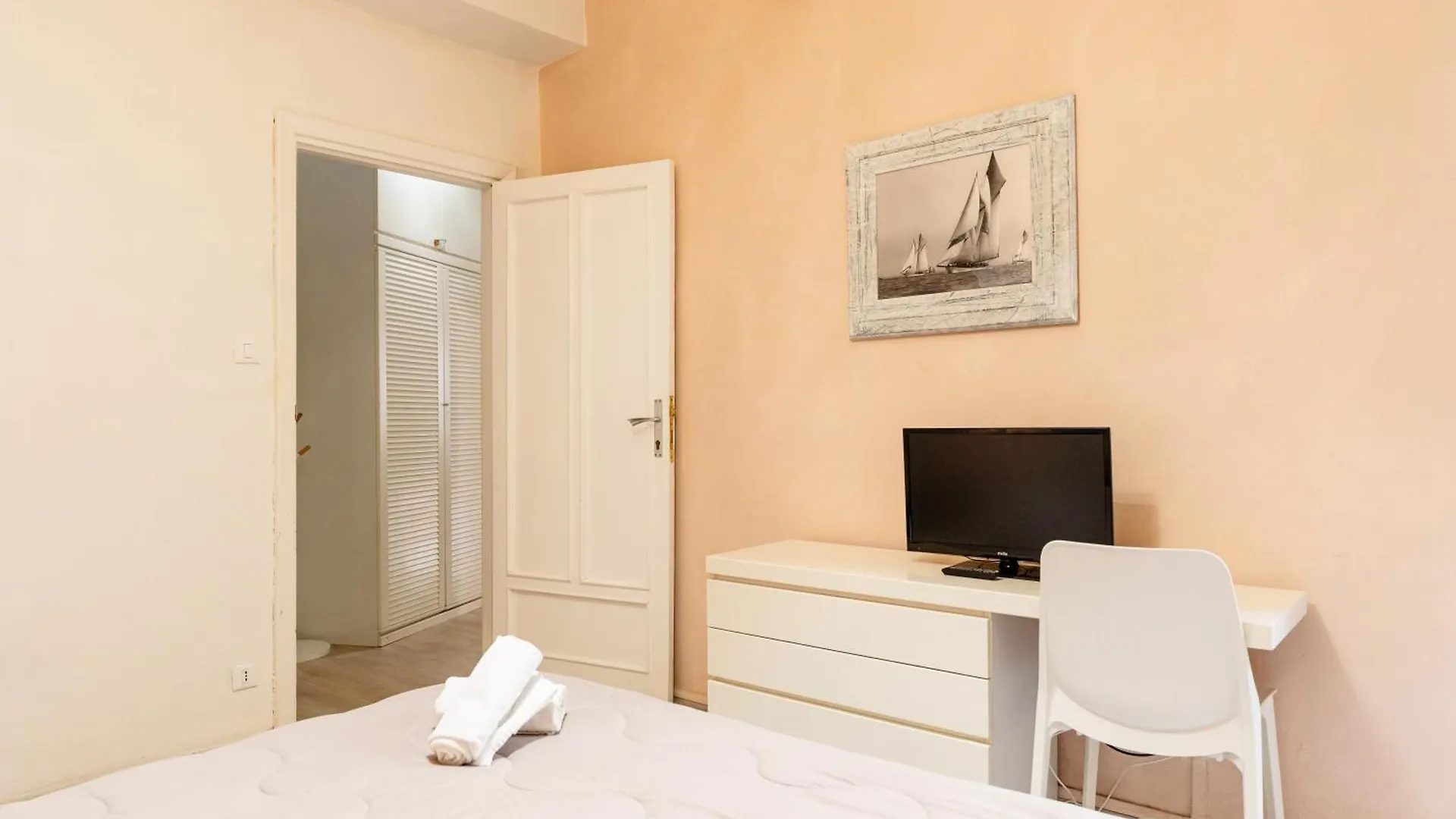 Hostdomus - Airone Apartment Alassio 0*,  Italy